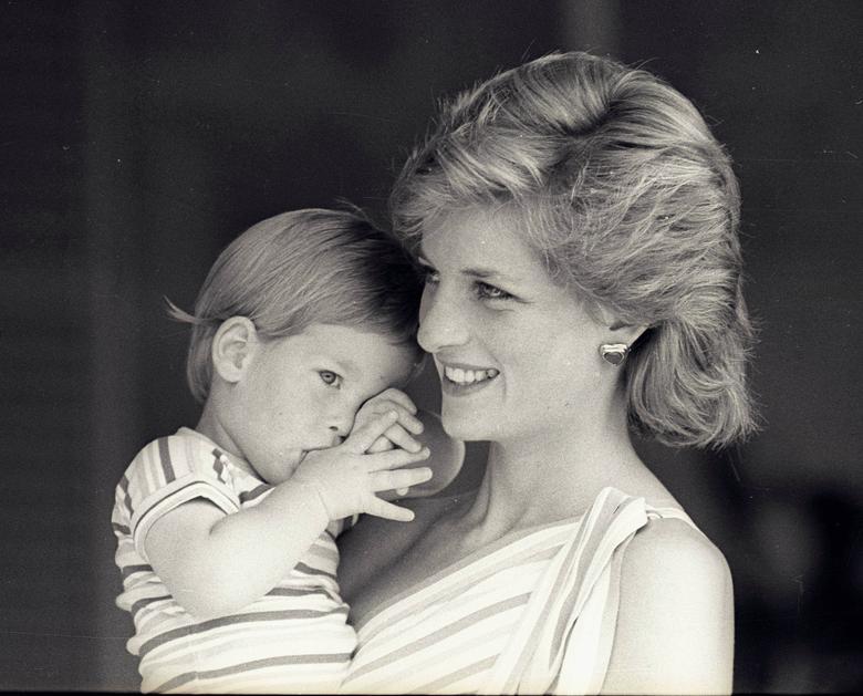 Photo Gallery Remembering Princess Diana Her Life In Photos