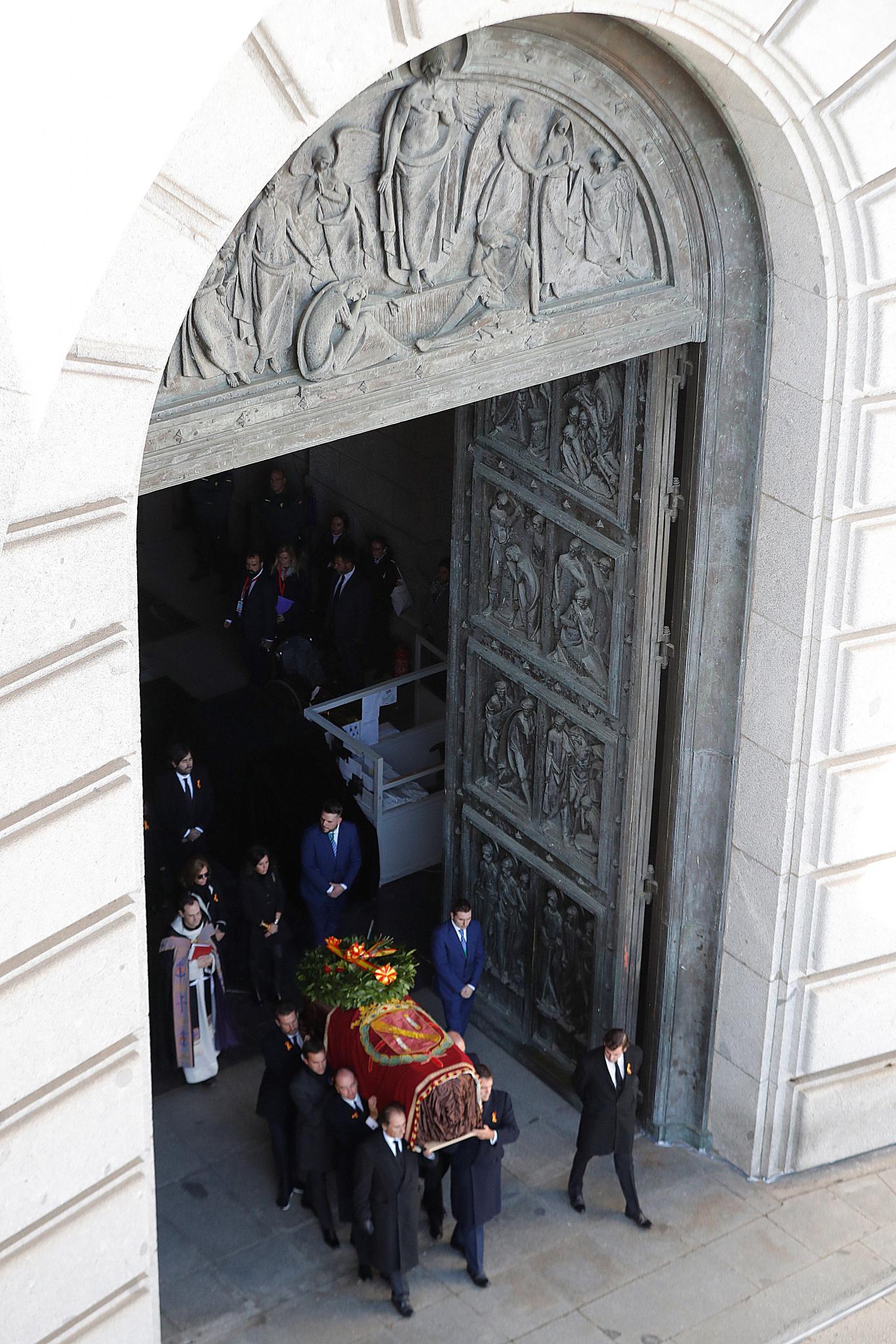 Los restos de Franco se trasladan hoy del Valle de los Caídos a Mingorrubio