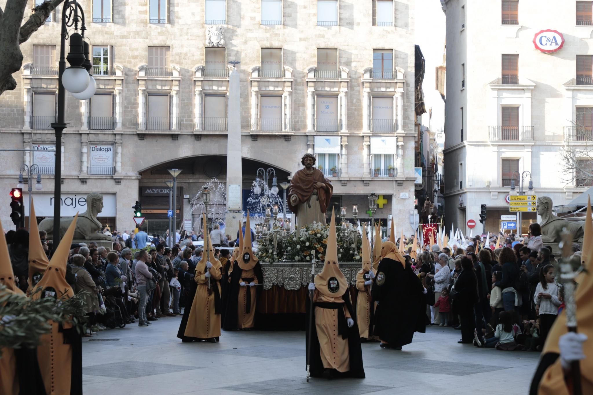 PALMA SEMANA SANTA. Una procesión triunfal por las calles de Palma.