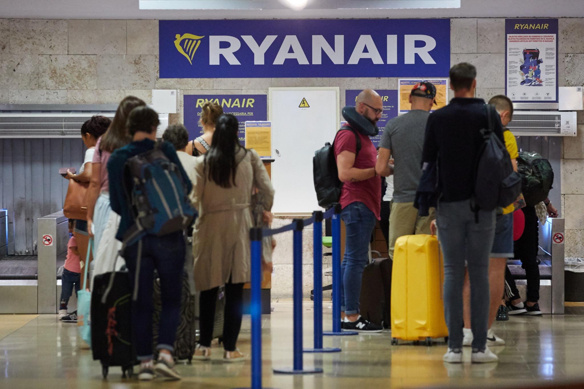 ryanair no luggage