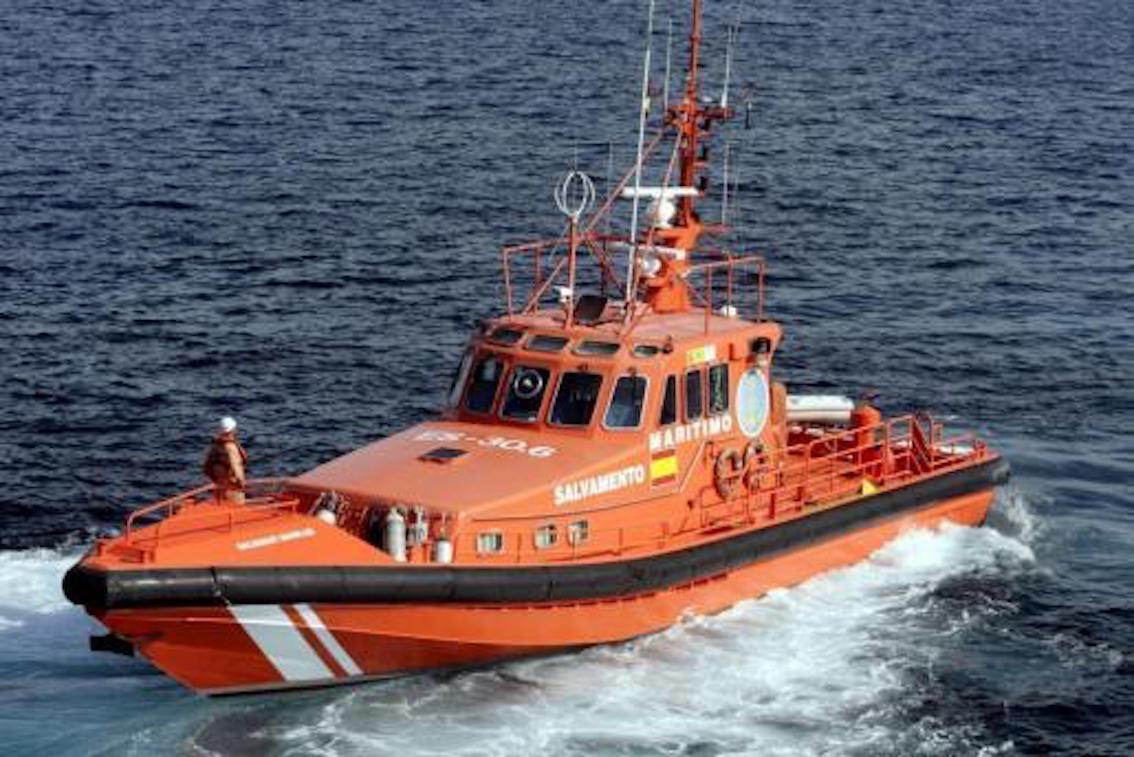 dramatic-rescue-as-boat-sinks-near-llucmajor