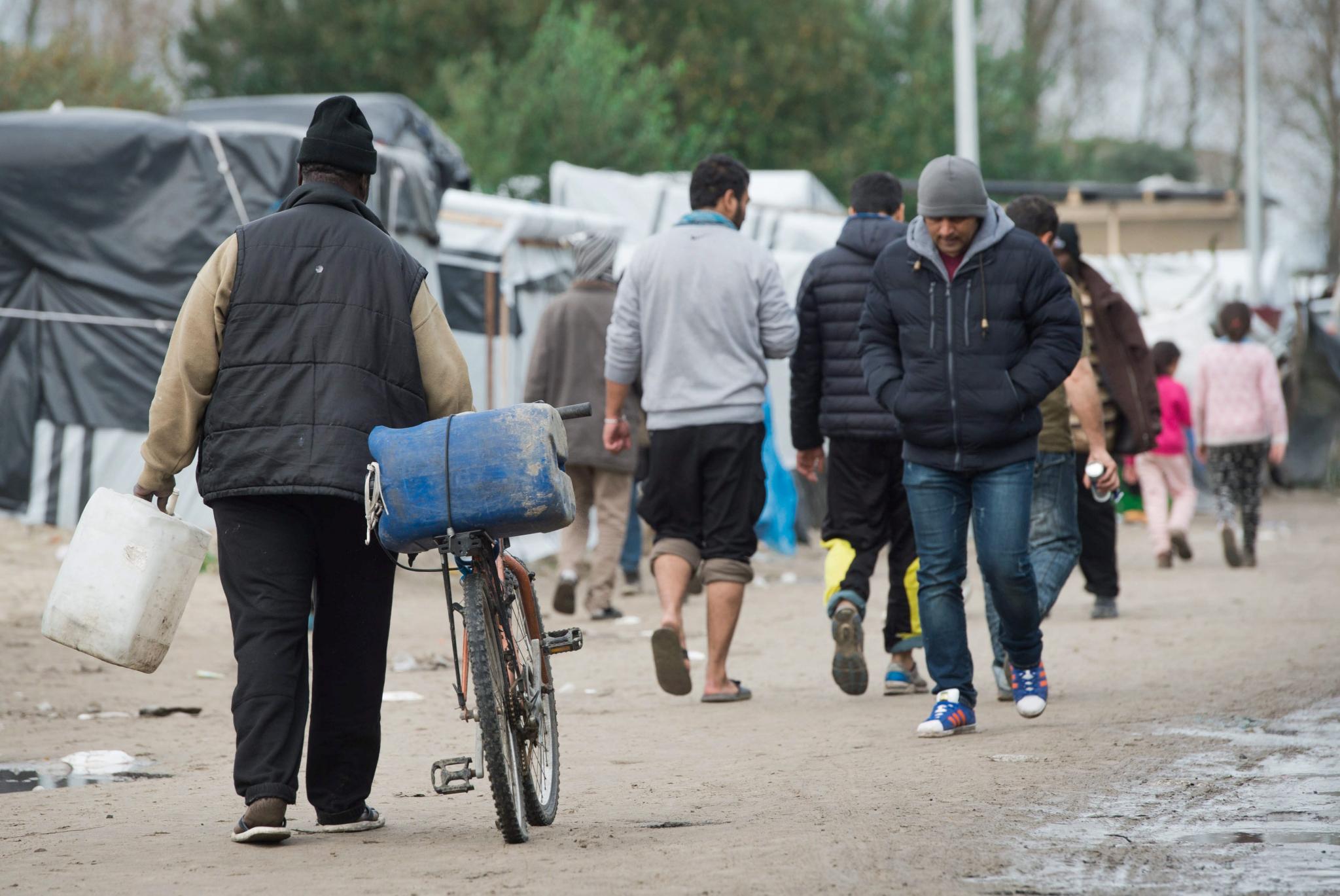 Spain receives first group of refugees